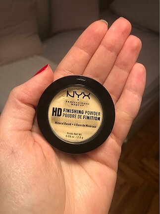 Nyx banana pudra mini boy