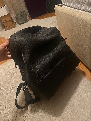 Diğer Louis Vuitton sirt cantasi