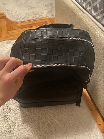  Beden Louis Vuitton sirt cantasi