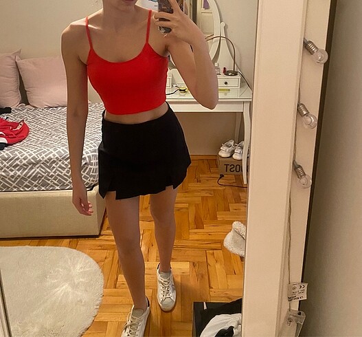 Kirmizi spor ustu