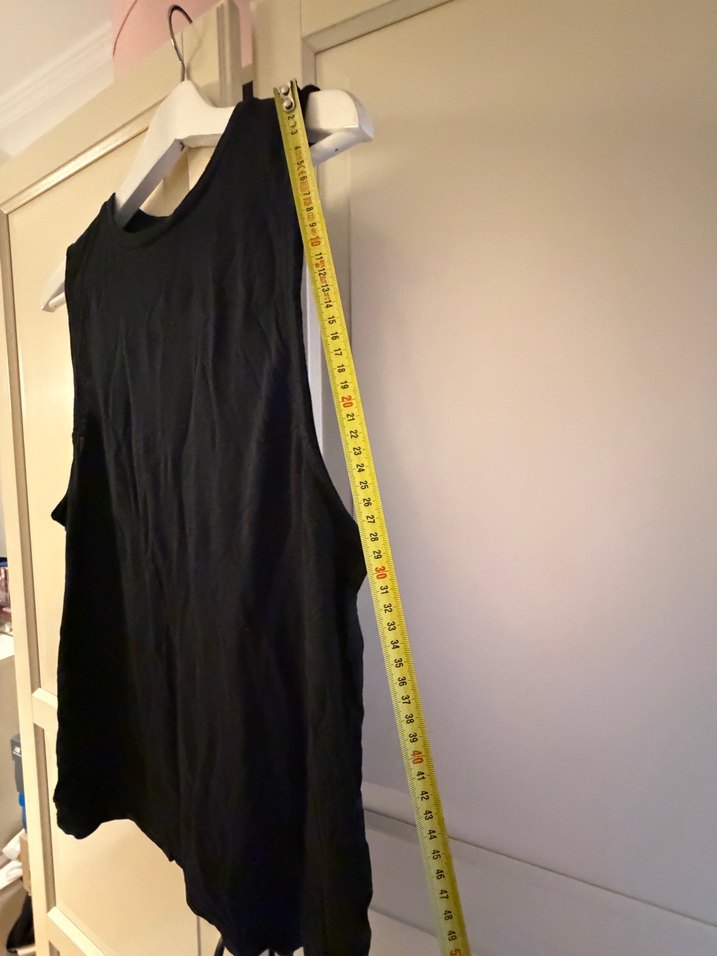 Siyah Yüksek Yakalı Kadın Atlet - Görsel 3