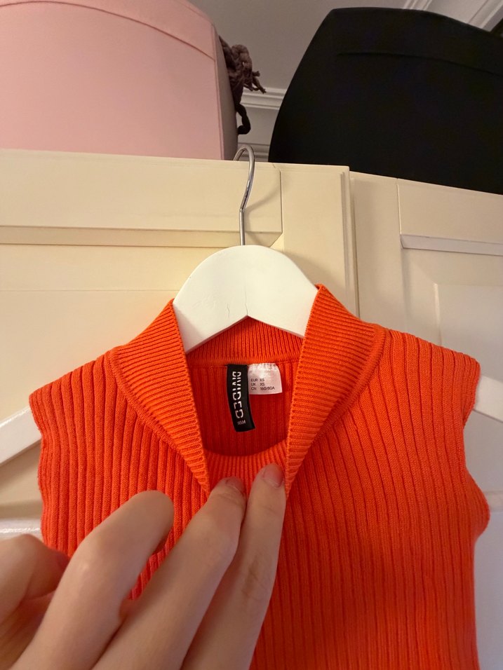 Turuncu Yüksek Yakalı Kolsuz Triko Süveter - Görsel 5