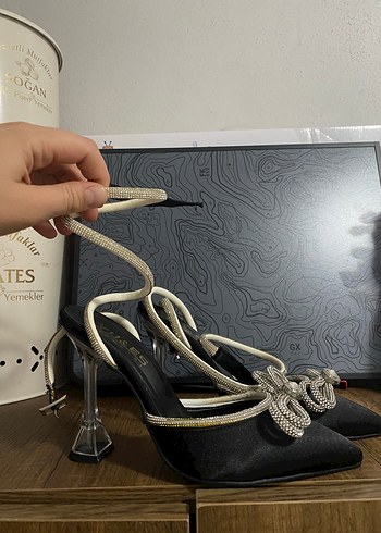 Siyah Parlak Yılan Desenli Stiletto