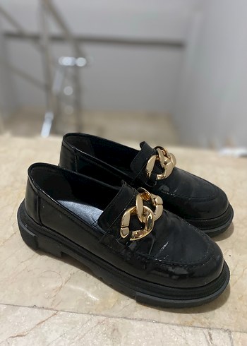 Zara Kızlar için Zincir Detaylı Siyah Loafer