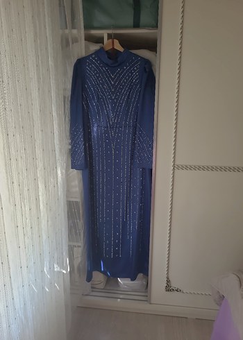 Uzun Kollu Mavi İşlemeli Abiye Elbise - Görsel 4