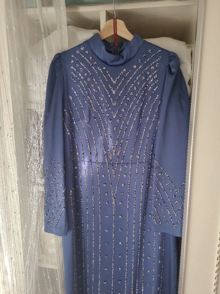 Uzun Kollu Mavi İşlemeli Abiye Elbise - Görsel 5