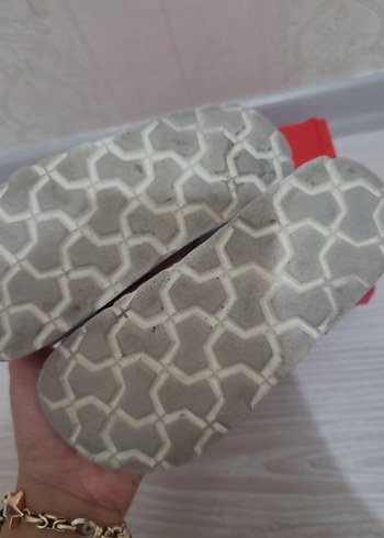 Kız Çocuk Beyaz Tokalı Terlik - Görsel 3