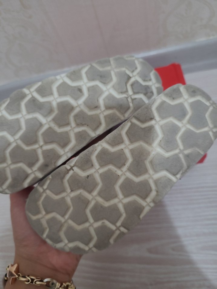 Kız Çocuk Beyaz Tokalı Terlik - Görsel 3