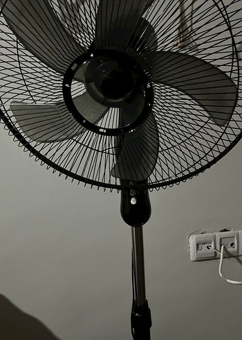 Siyah Ayaklı Vantilatör - Görsel 2