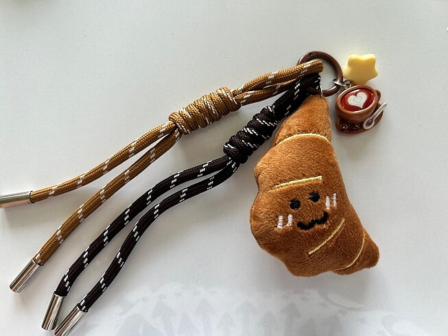 Kruvasan charm