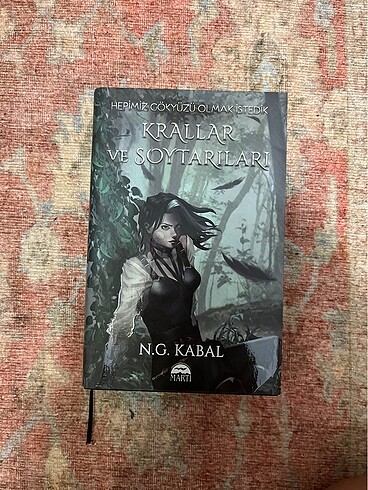 krallar ve soytarılar imzalı kitap