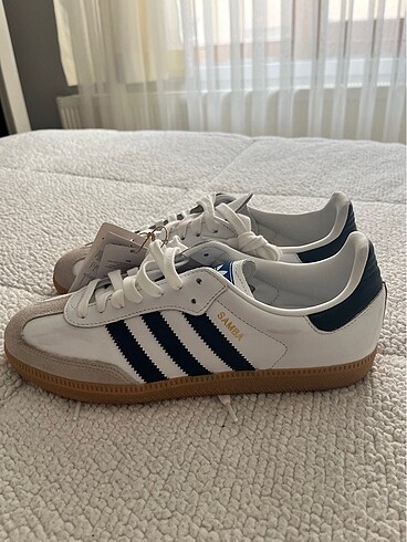 42 Beden beyaz Renk Adidas ayakkabı