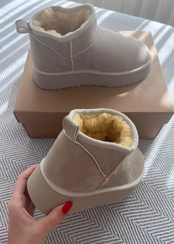 36 Beden UGG Bej Süet Kadın Dolgu Topuklu Bot
