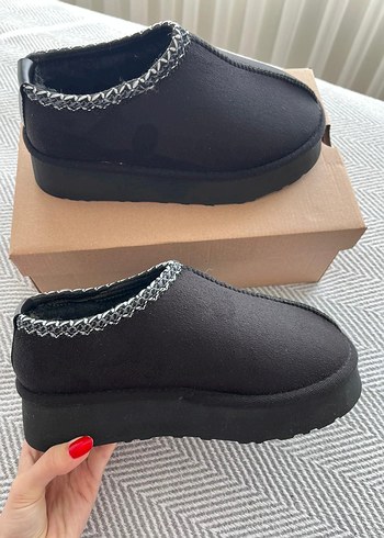 UGG Zincir Detaylı Siyah Kadın Platform Terlik