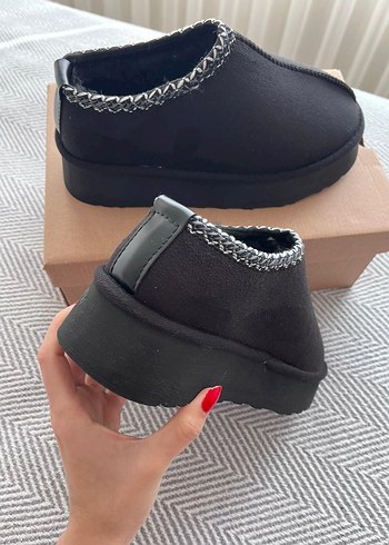 Ugg UGG Zincir Detaylı Siyah Platform Terlik