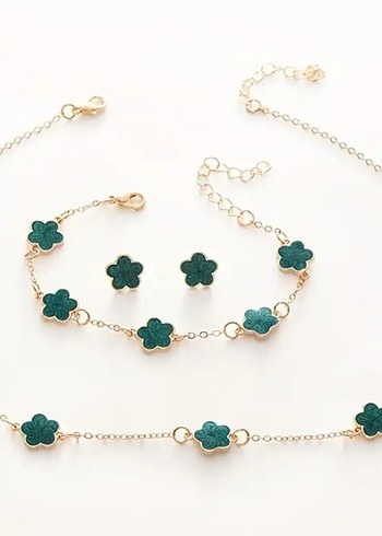 Beden siyah Renk Van cleef set kolye küpe bileklik. 3 lü set adet fiyatıdır.