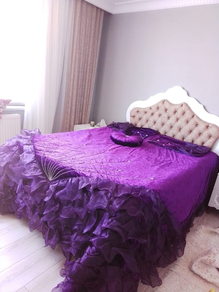 Mor İşlemeli Parlak Yatak Örtüsü - Görsel 2