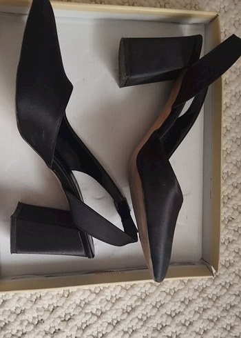 39 Beden Diger Siyah Rugan Tokalı Stiletto Kadın Ayakkabı
