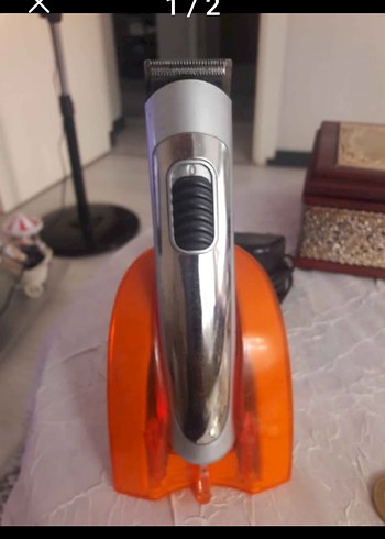 Turuncu ve Gri Elektrikli Tıraş Makinesi