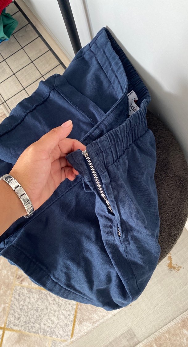 Kemer Detaylı Lacivert Hamile Midi Şort - Görsel 3