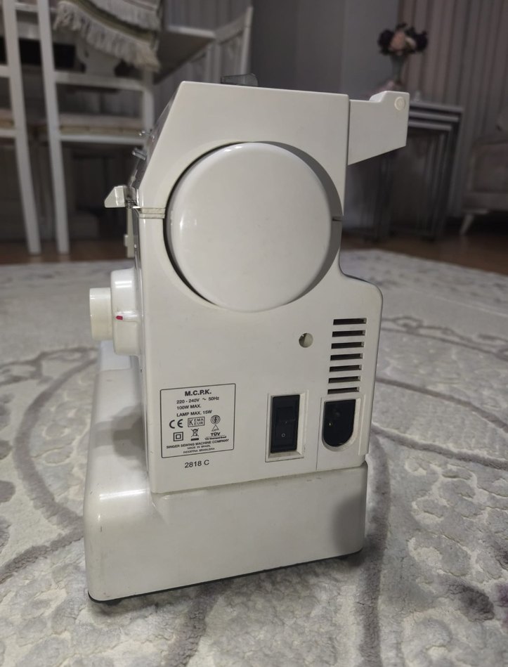 Beyaz Singer Dikiş Makinesi - Görsel 4