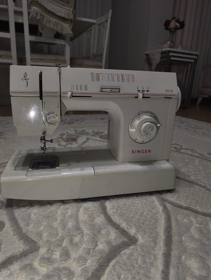Beyaz Singer Dikiş Makinesi - Görsel 3