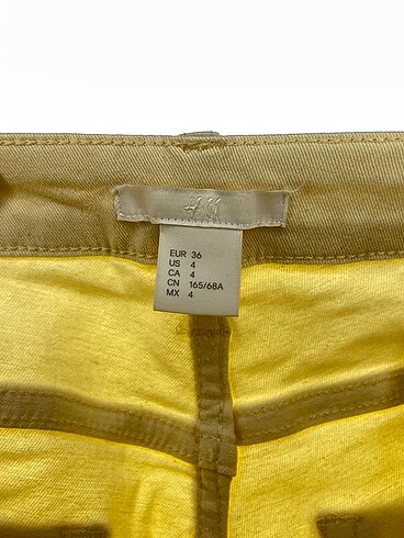 36 Beden sarı Renk H&M Mini Şort %70 İndirimli.