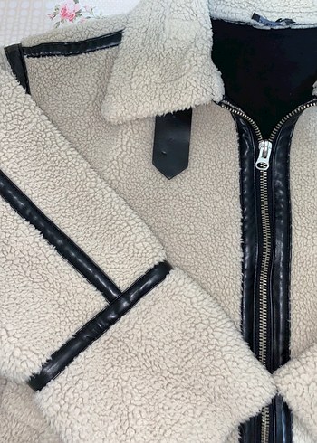 Diğer Peluş Detaylı Kadın Bej Ceket
