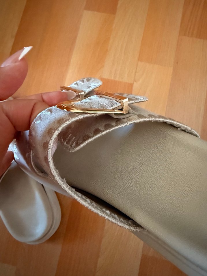 Bej Yılan Desenli Tokalı Kadın Terlik - Görsel 2