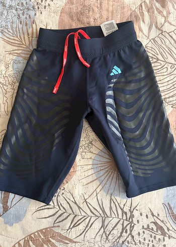 Adidas kolu taytı