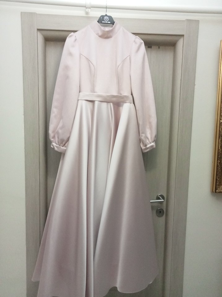 Meliha Tarhanacı valeria pudra abiye - Görsel 3