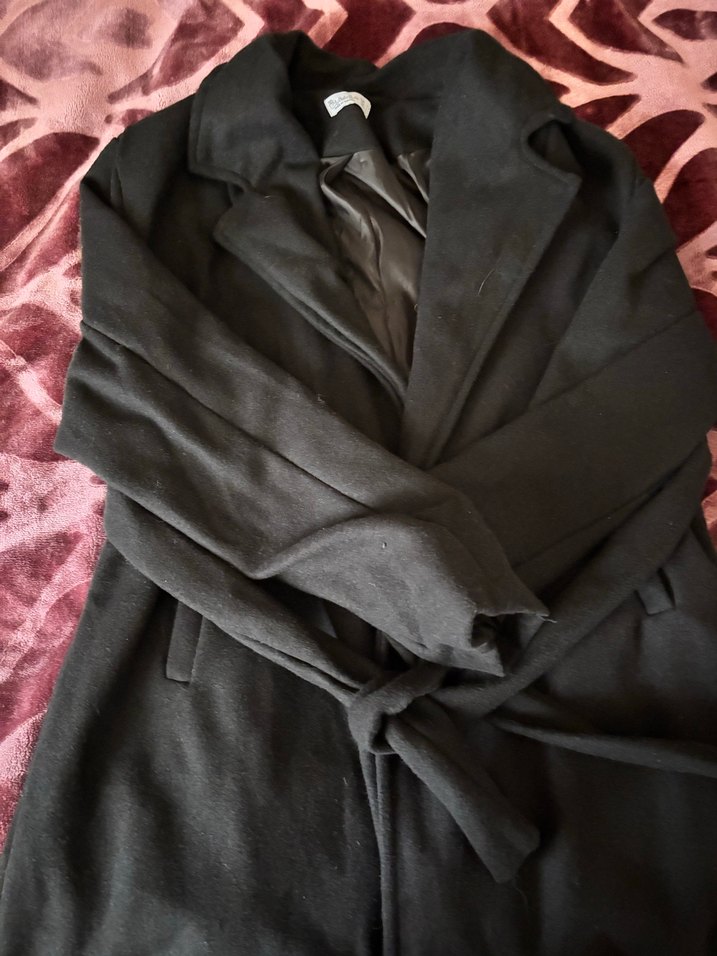 Siyah Kuşaklı Kadın Kaban - Görsel 3