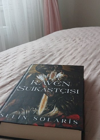 Raven Suikastçisi Romanı - Selin Solaris
