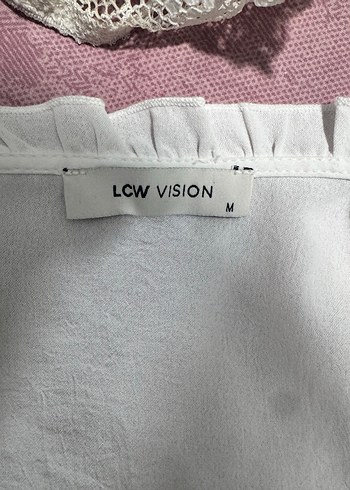 Düğmeli V Yaka Beyaz Nakışlı Kadın Bluz - Görsel 2