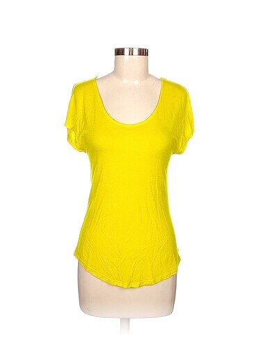 Zara T-shirt %70 İndirimli.