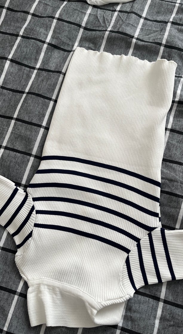 Düğmeli Beyaz Çizgili Triko Kazak - Görsel 2