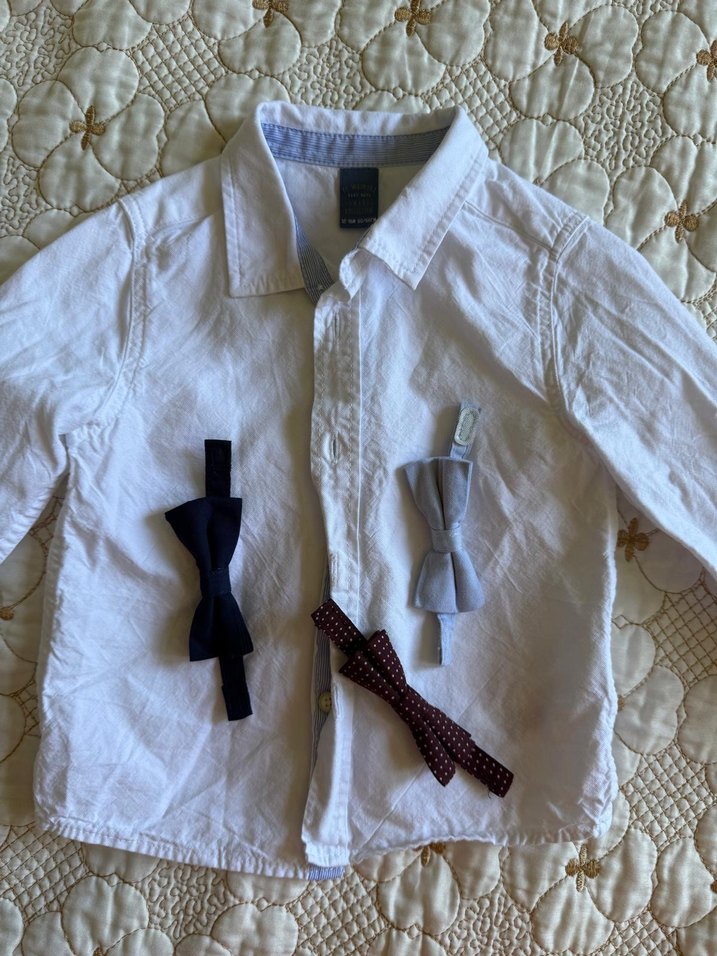 Düğmeli Beyaz Pamuklu Çocuk Gömleği ve 3 adet Papyon - Görsel 2