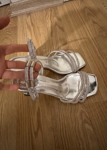 Beyaz taşlı şeffaf tabanlı Topuklu abiye Ayakkabı - Görsel 3