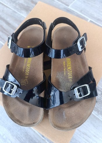 orjinal birkenstock Siyah Rugan Toka Detaylı kiz çocuk Sandalet
