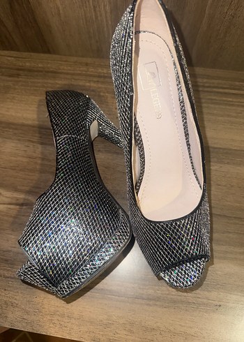 Zara Gri Yılan Desenli Payetli Platform Topuklu Ayakkabı