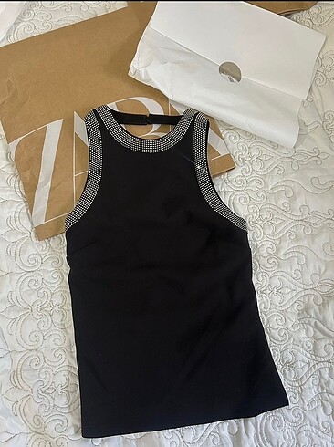 xs Beden Zara parlak detaylı sırtı açık top