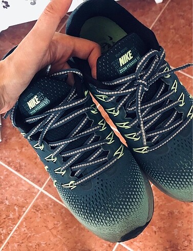37,5 Beden Nike koşu ayakkabısı