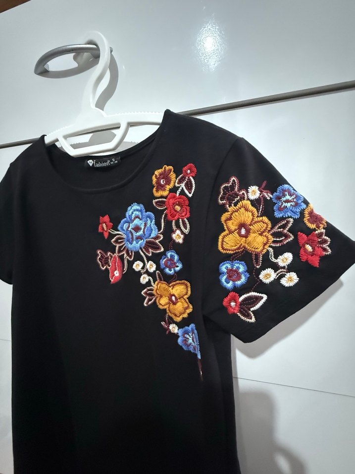 Nakışlı ve Boncuklu Siyah 
 elbise - Görsel 2