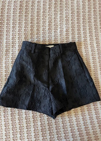 H&M Sort