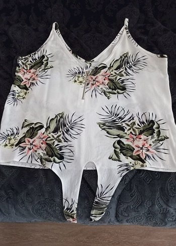 Desenli Beyaz Mini Askılı Bluz