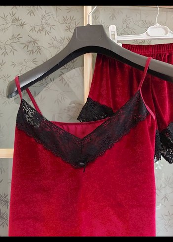 Diğer Kırmızı Dantelli Kadın Mini kadife Pijama Takımı