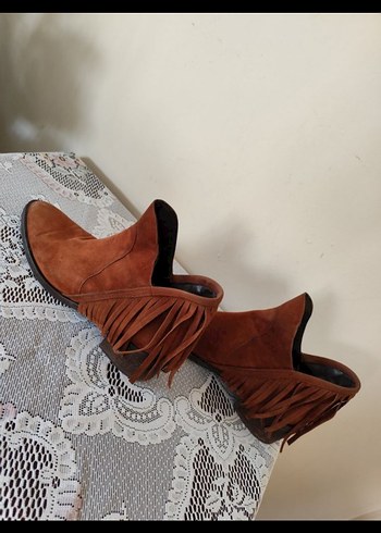 Kahverengi Püsküllü Süet Kadın Dolgu Topuk Bot - Görsel 3