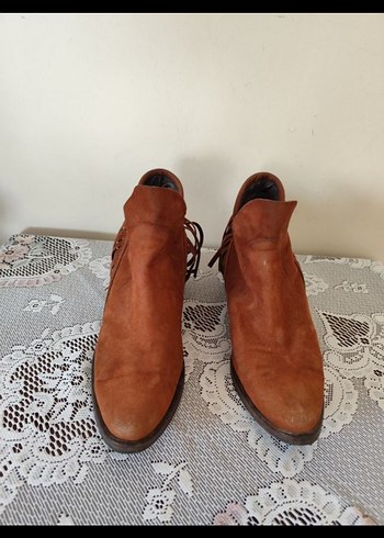 Kahverengi Püsküllü Süet Kadın Dolgu Topuk Bot - Görsel 2