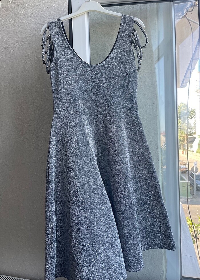 Gri Elbise - Görsel 2