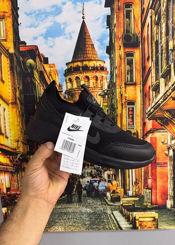 Siyah Bağcıklı Nike Spor Ayakkabı